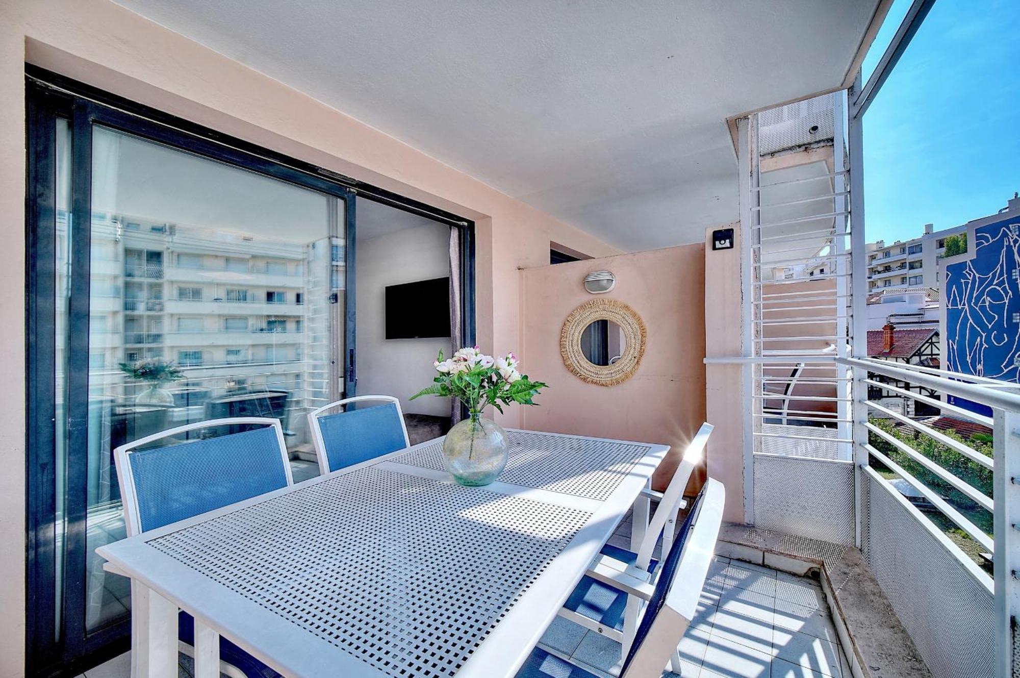 Agreable 2 Pieces Avec Piscine A1b235 Cannes
