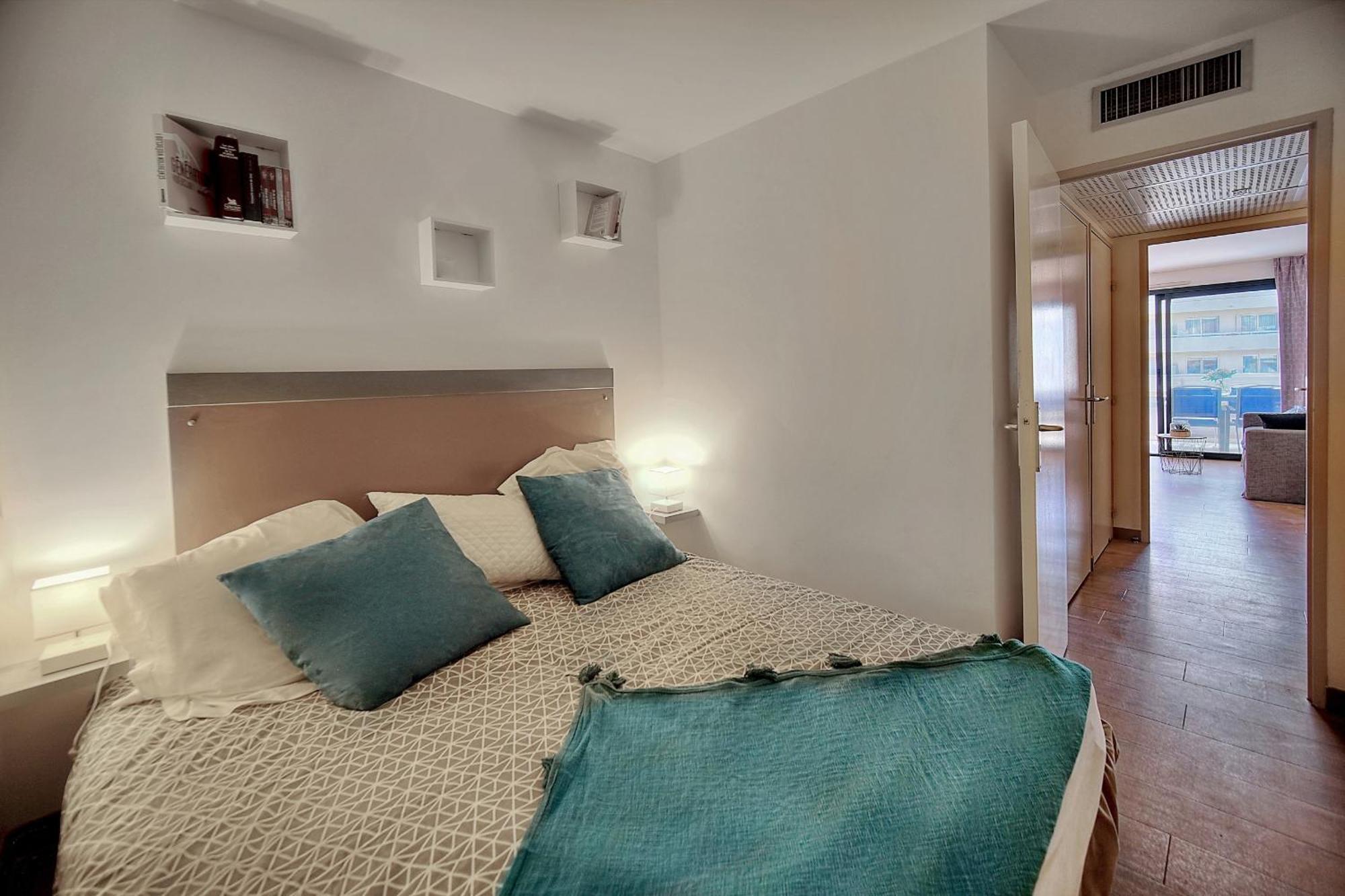 Agreable 2 Pieces Avec Piscine A1b235 * Cannes